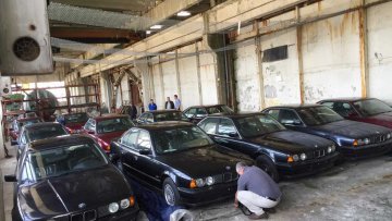 Bulgaristan’da 11 tane hiç kullanılmamış 1994 BMW 5 Serisi bulundu