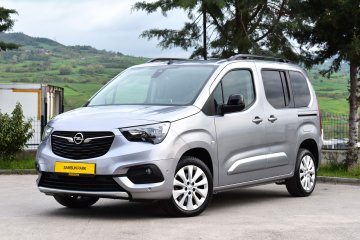 Samsun Park'dan 2023 Opel Combo 1.5D Cam Tavan !TAMAMINA KREDİ!